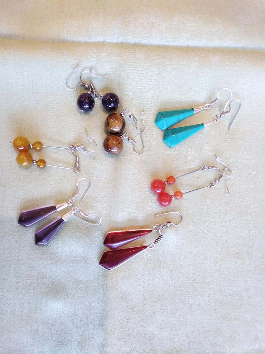 En vente en magasin - Boucle d'oreille en pierres naturelles